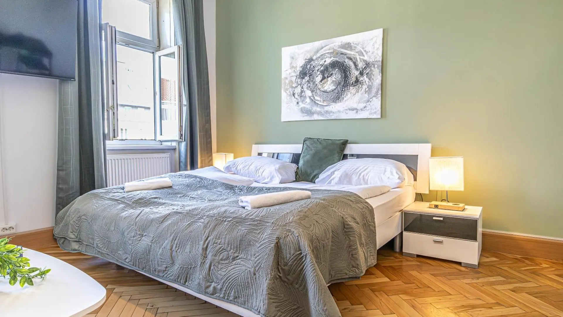 Cozy 2Br Apt Prime Vienna Location For Longstays
