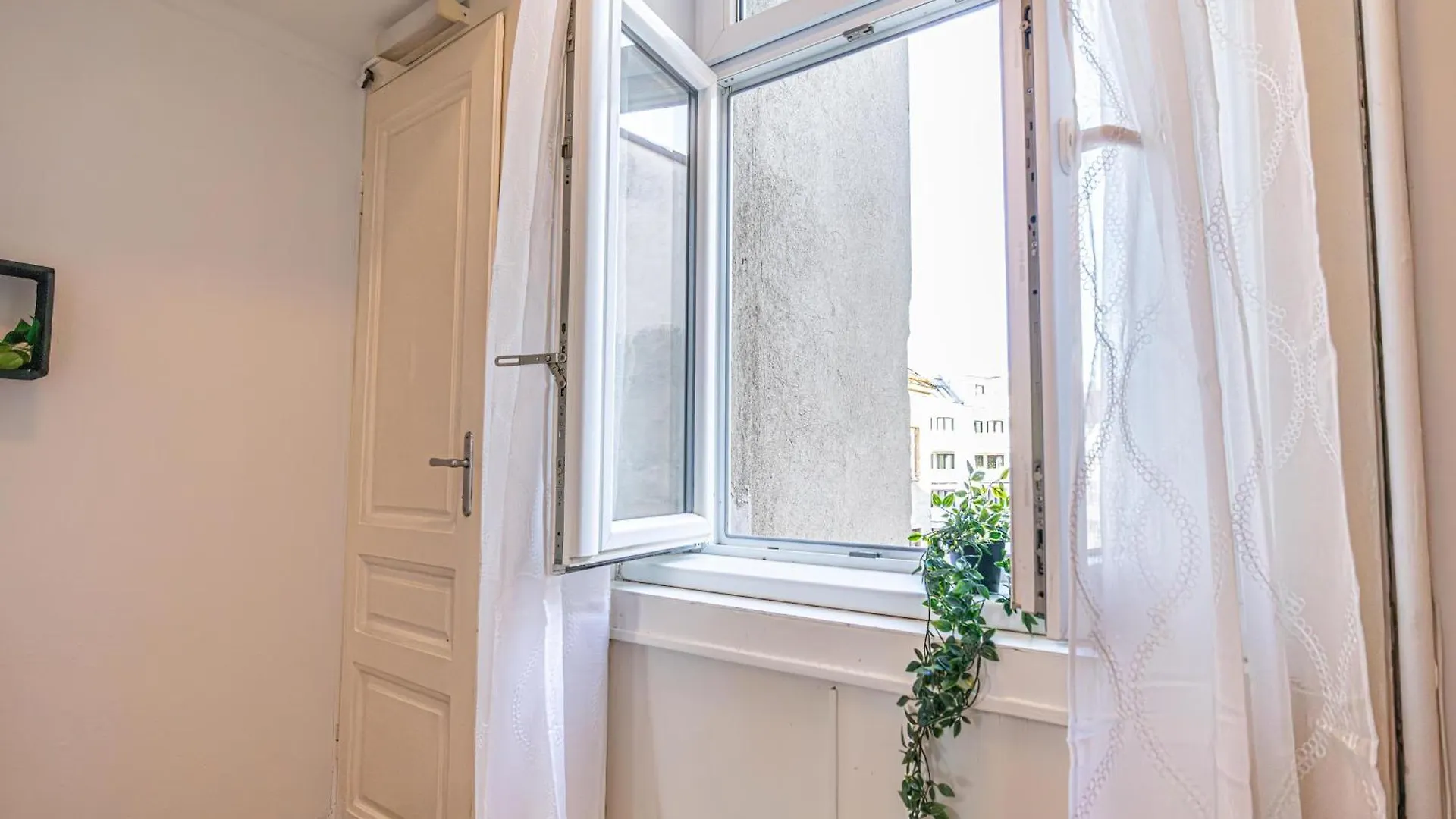 Cozy 2Br Apt Prime Vienna Location For Longstays Apartment